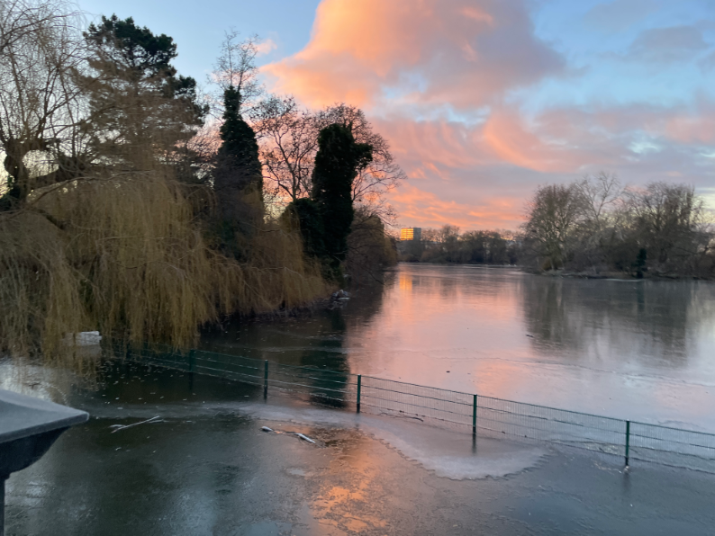 Lake Regentspark Frozen