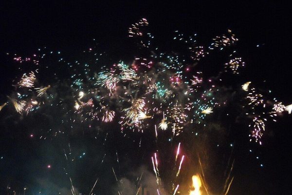 Lewes_Bonfire_Night_2013_South_Street_fireworks_display