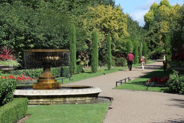 regents-park-sausage-border